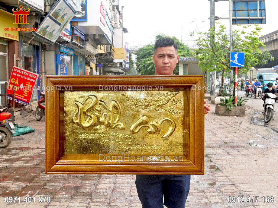 Tranh chữ bình an thư pháp bằng đồng được chế tác riêng cho khách hàng